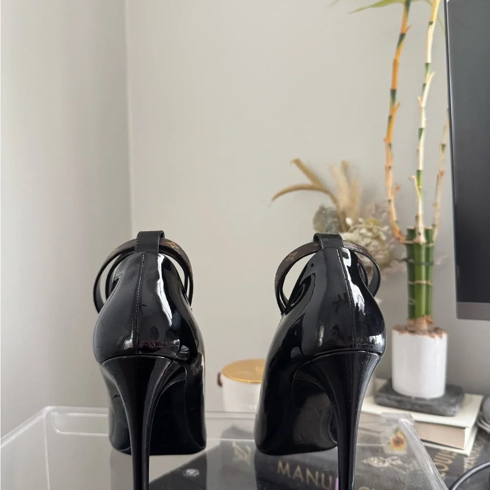 Patent Monogram Call Back Pumps 38.5 Black - Picture 11 of 16